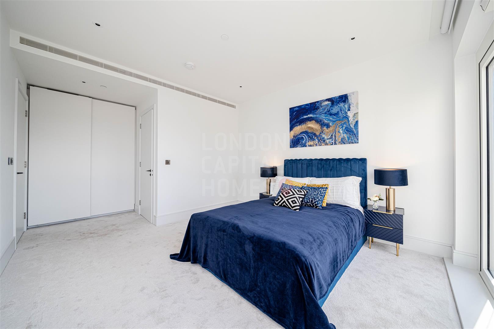 Lincoln Apartments, Fountain Park Way, London